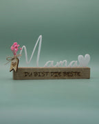 "Mama" auf Holzsockel