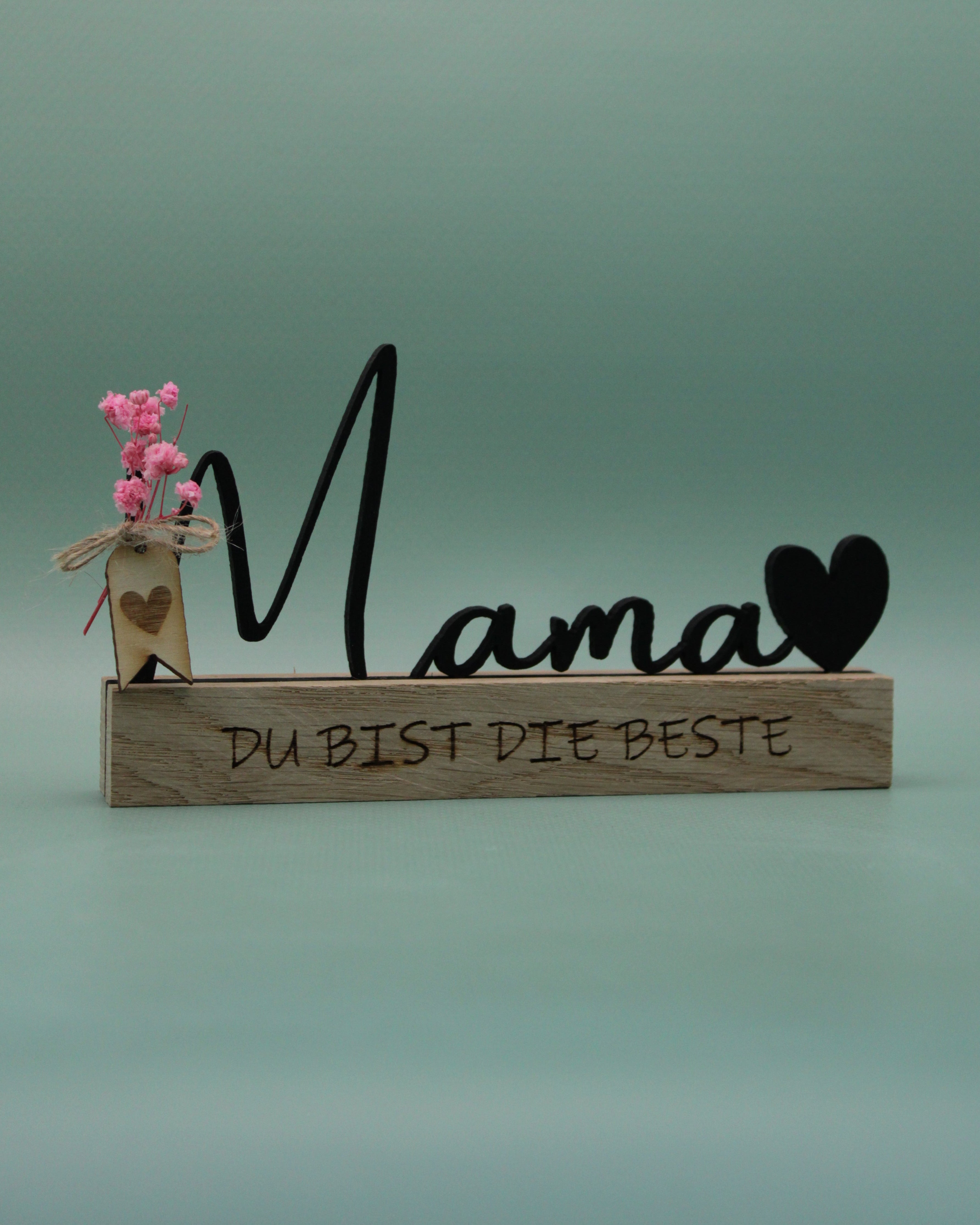"Mama" auf Holzsockel